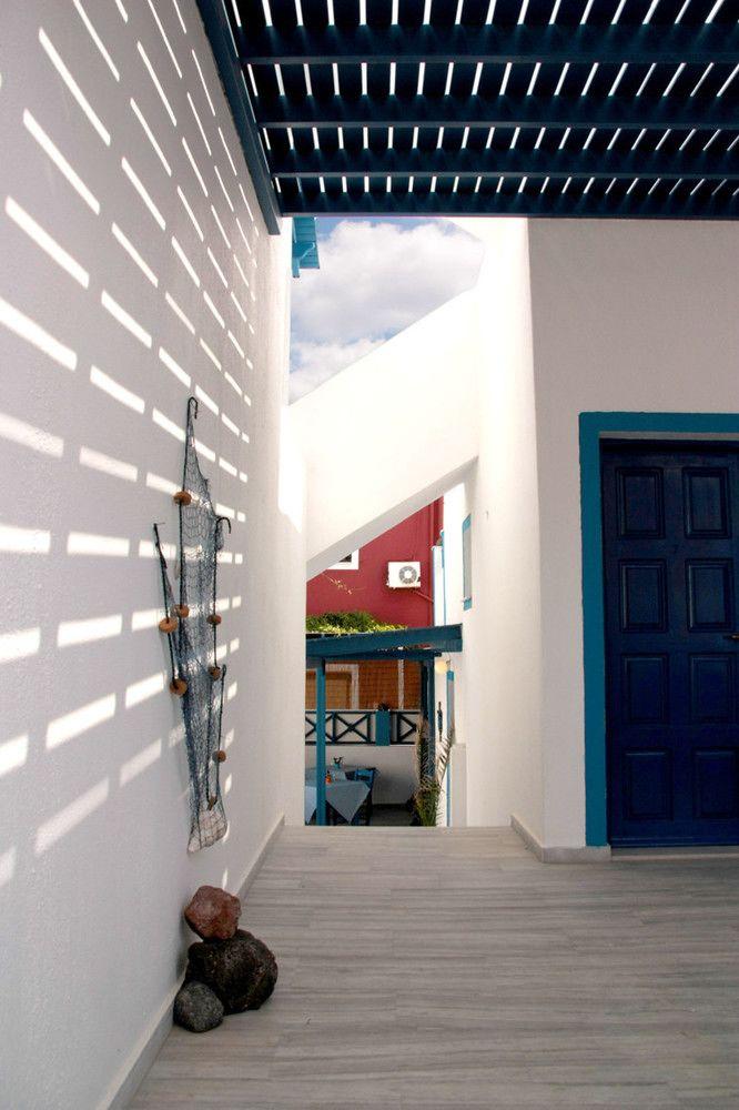 Villa Kostas Перисса Экстерьер фото